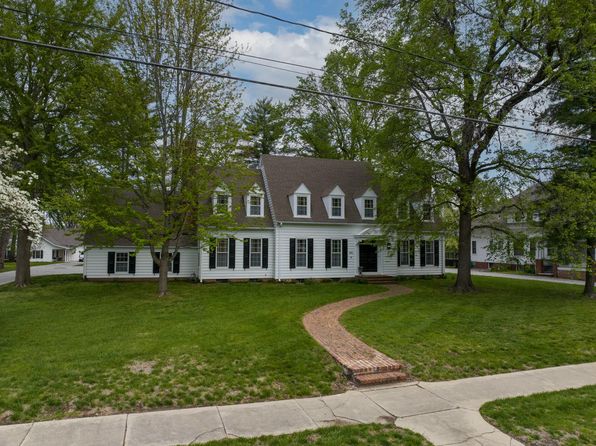 531 E Eastwood St, Marshall, MO 65340
