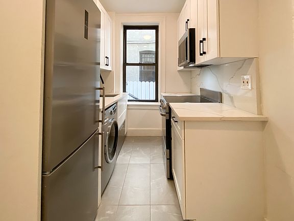4th image of 817 8th Ave #1B