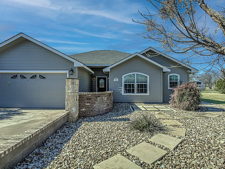 704 Poverty Dr — Photo 4
