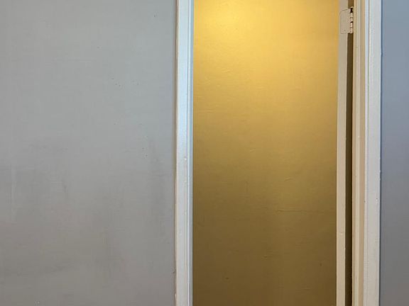 5th image of 127 Wilson Ave #4
