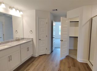 2 Keystone Ct, Angleton, TX 77515