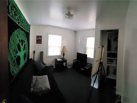 5th image of 11 Cedar St