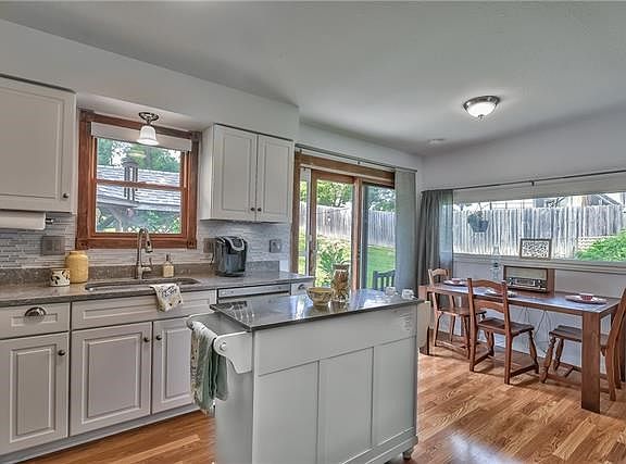 4th image of 17 Village Circle Dr
