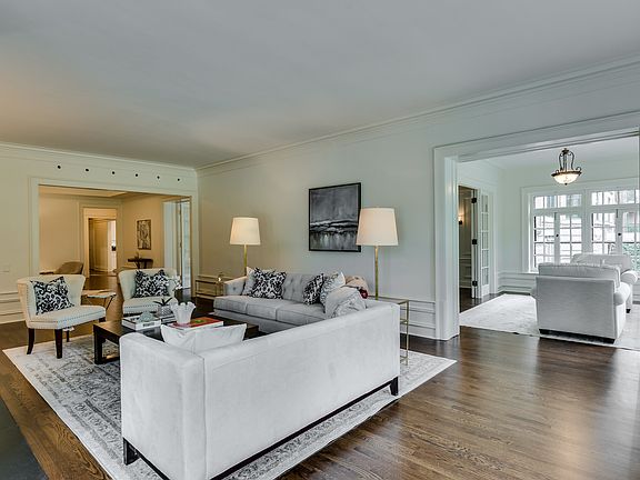 4th image of 305 W Fullerton Pkwy APT 1W