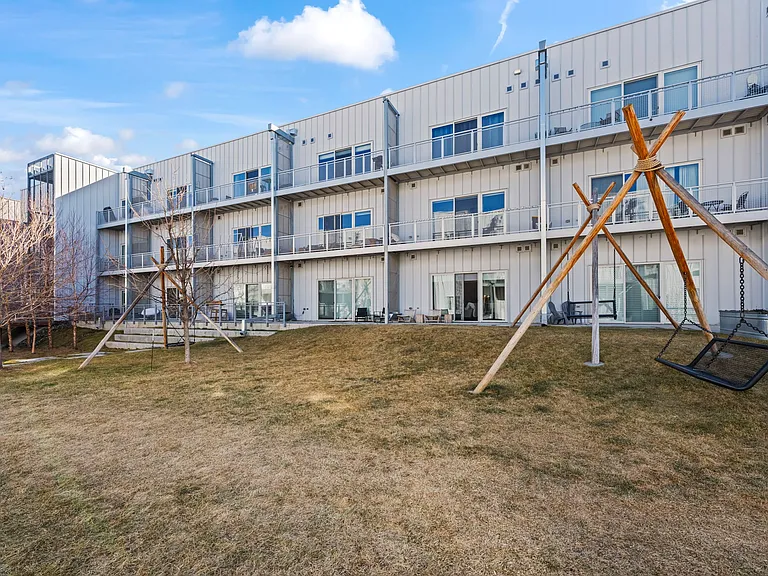 2525 Arapahoe St #D105 — Photo 17