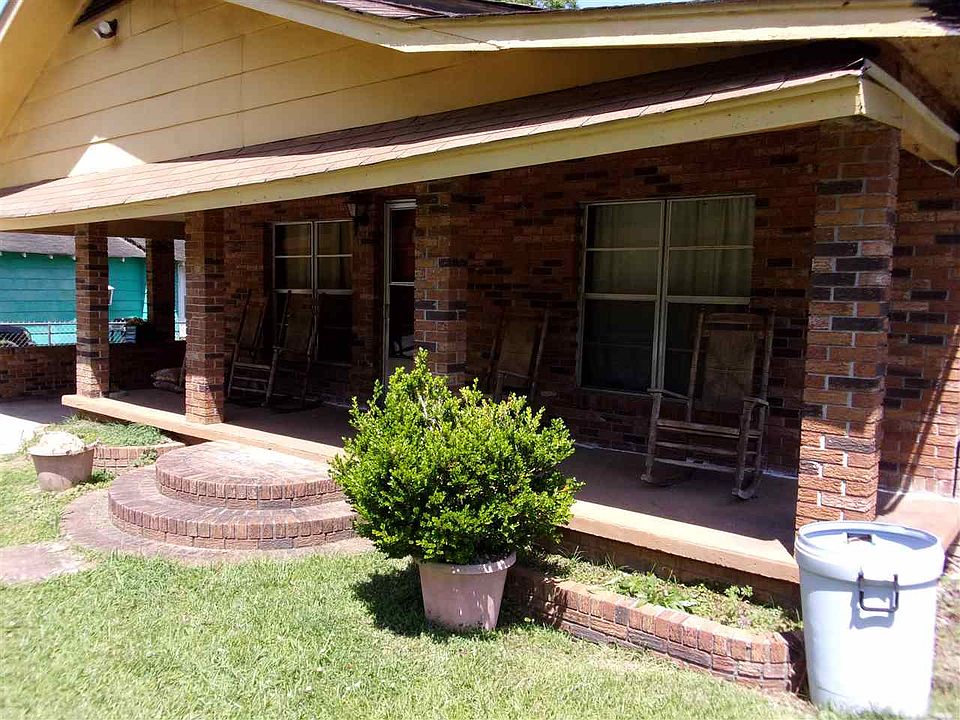 2nd image of 106 Puckett St
