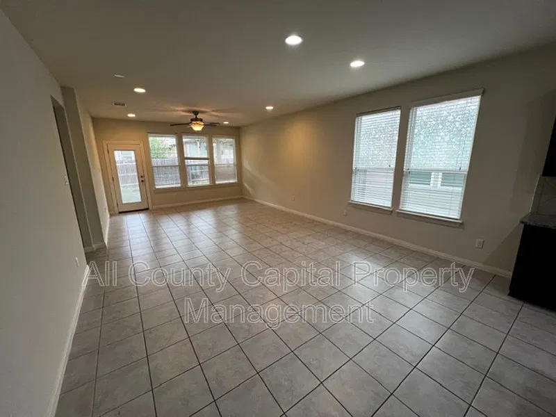 4 bed, 2.0 bath, 1848 sqft, $2,245 — Photo 4