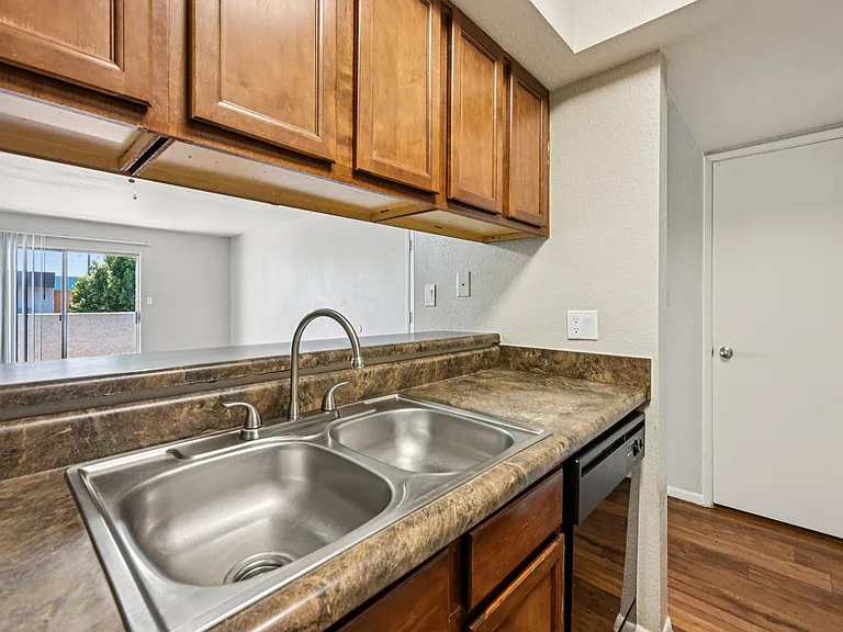 Sycamore Square Apartments — Photo 22