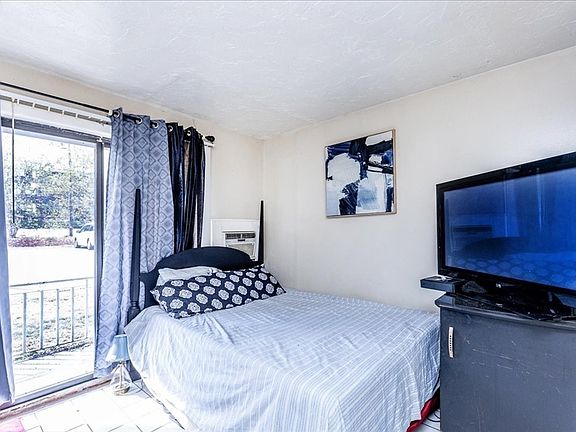 3rd image of 270 E Haverhill St APT 3
