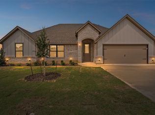725 Jameson St, Springtown, TX 76082