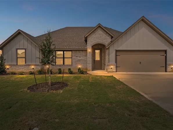 725 Jameson St, Springtown, TX 76082