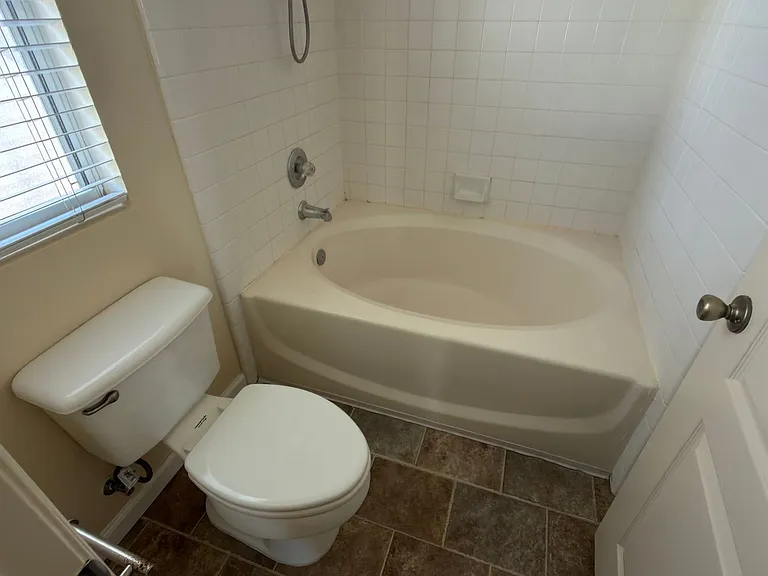205 Venetia Way — Photo 18