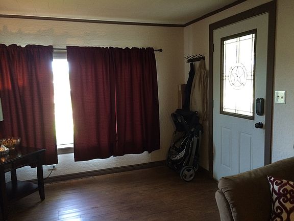 2nd image of 800 S Red River Street