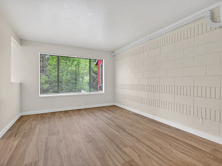 721 N Main St #4 — Photo 9
