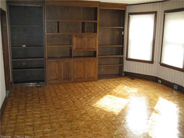 2nd image of 549 Burnside Ave