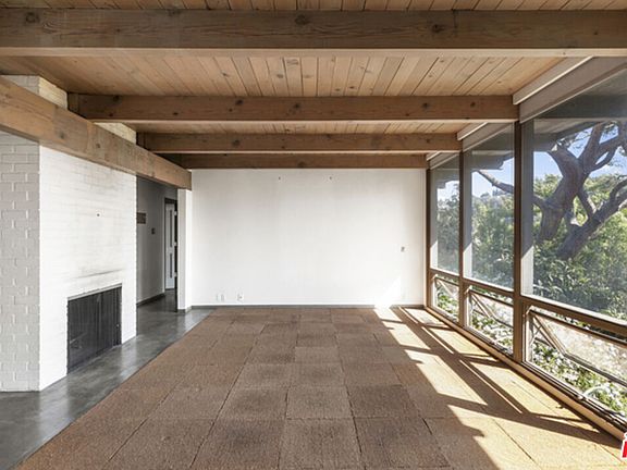 3rd image of 2020 Mayview Dr