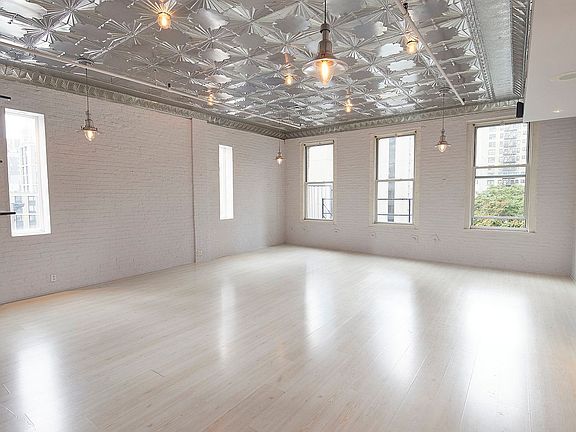 4th image of 450 W 37th St #4
