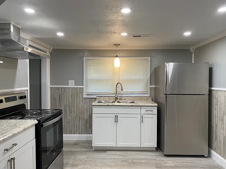 1717 New Madrid St — Photo 5