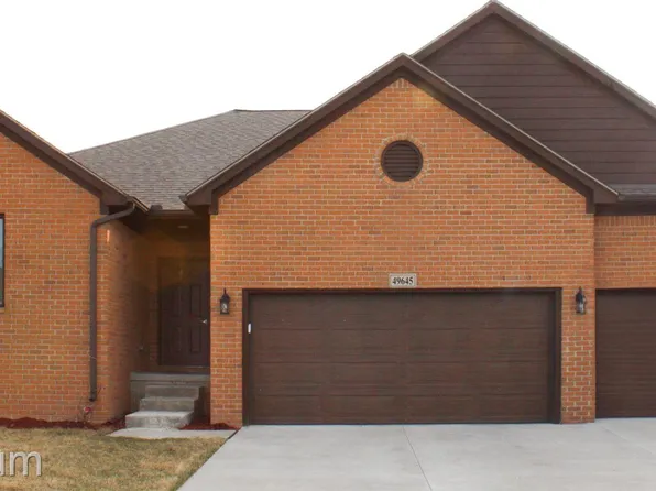 49645 Manistee Dr, Chesterfield, MI 48047