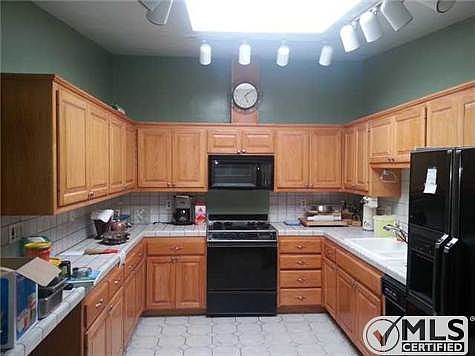 5th image of 4571 Hartley St