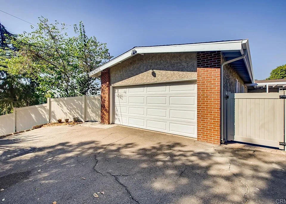 1852 Lisa Ln