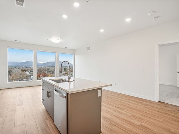 5th image of 184 E Vine St #416