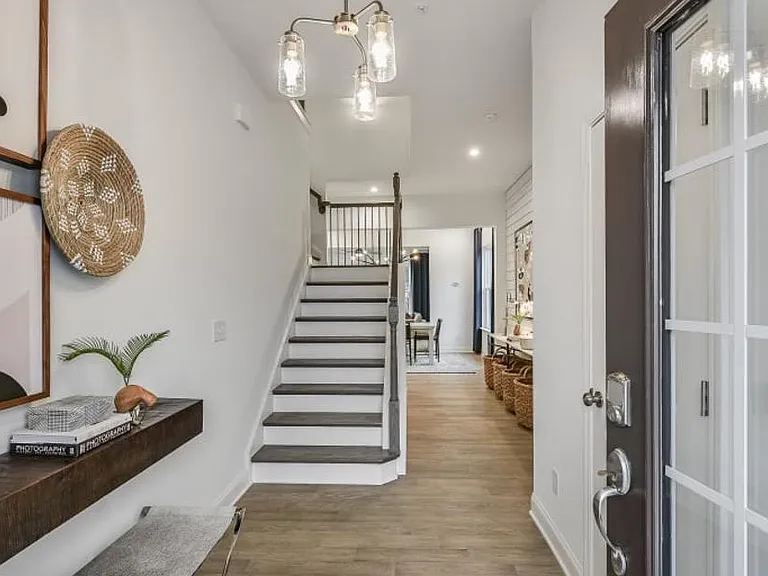 145 Holden Way — Photo 2