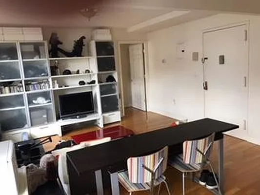 Rented by R New York | media 3