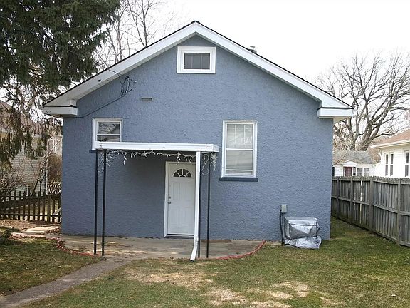 3rd image of 1107 N Ash St