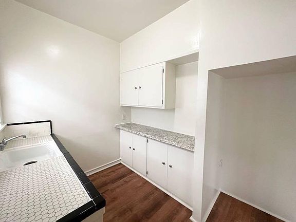 5th image of 223 Lime Ave APT 4