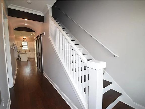 4th image of 4315 Village Ln #1