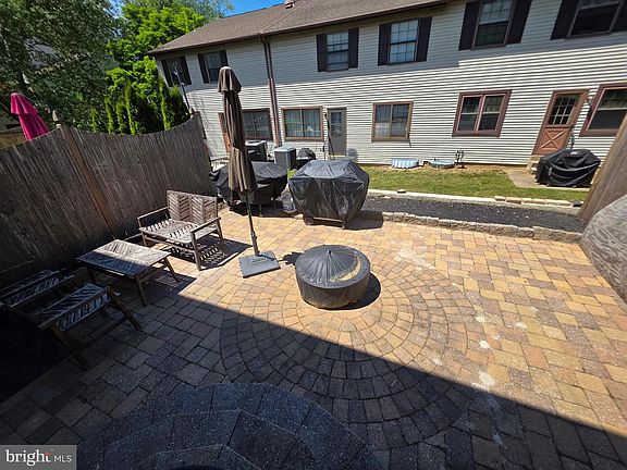 4th image of 51 Greensward Ln