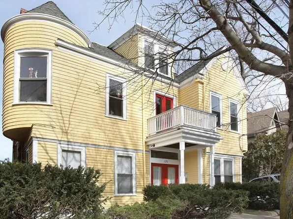 175 Winthrop Rd #3, Brookline, MA 02445