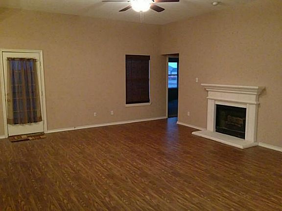 3rd image of 402 Tierra Ln