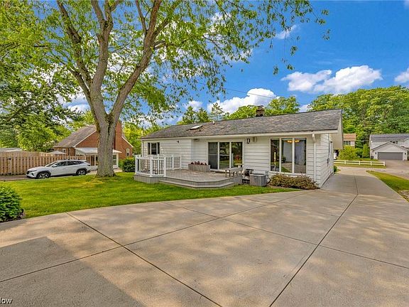 5th image of 592 Grayton Rd