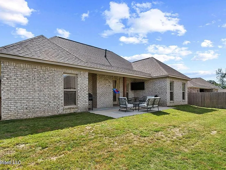 313 E Buttonwood Ln — Photo 30