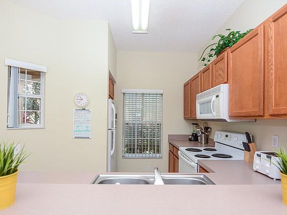 4th image of 139 Pompano Beach Dr