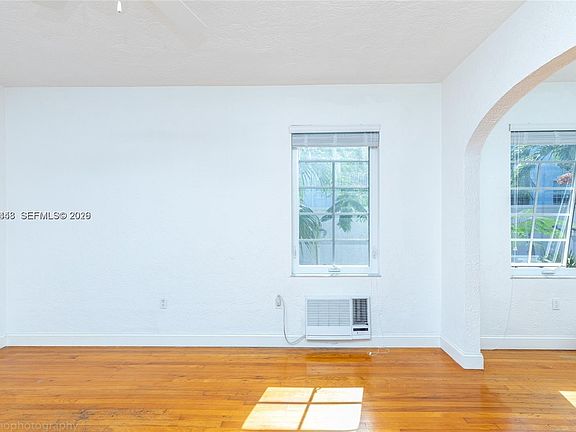 2nd image of 732 Euclid Ave APT 6