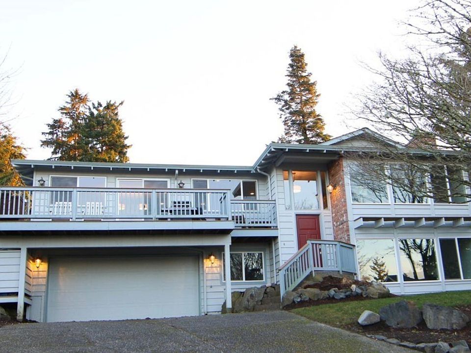 Tranquil Cul-de-sac setting w/ Sound views from deck 