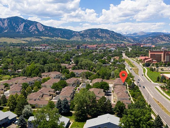 Boulder living at it's finest. Beautiful mountain views and easy access to Foothills Parkway. Across the street from the CU Research Center and close to the main campus.