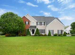18 Prestwick Dr, Castleton, NY 12033