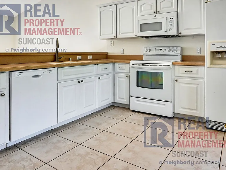 230 Rotonda Blvd W #A — Photo 12