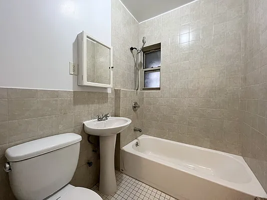 Rented by AZ REALTY NYC LLC | media 7