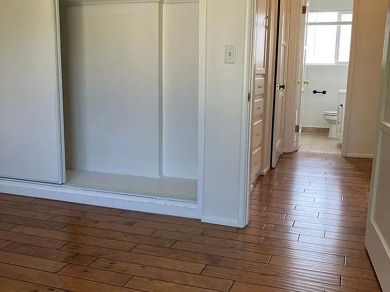 1935 Cloverfield Blvd — Photo 27