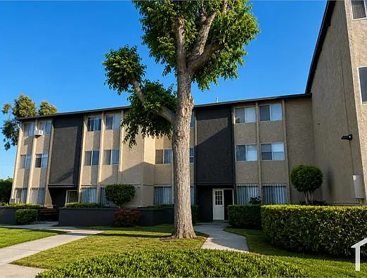 1431 S Hoover St #4 — Photo 8