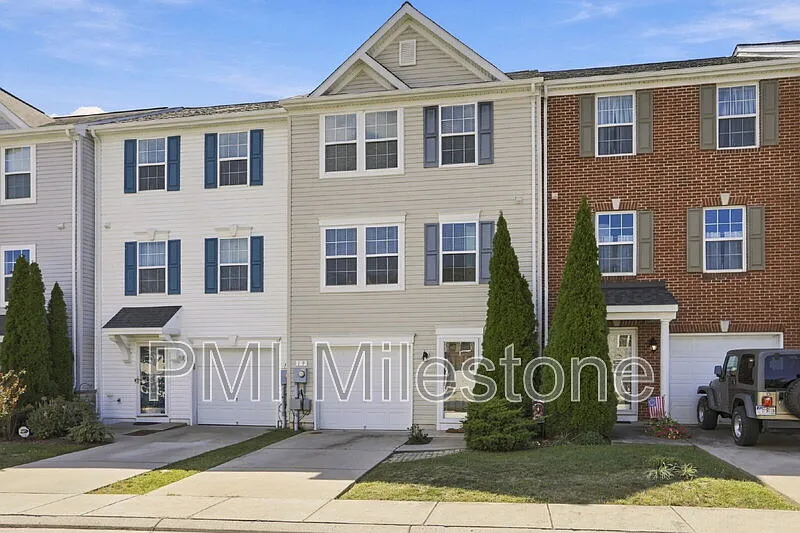 3 bed, 4.0 bath, 2409 sqft, $1,780 — Photo 2