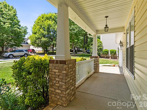 4th image of 6425 Colonial Garden Dr
