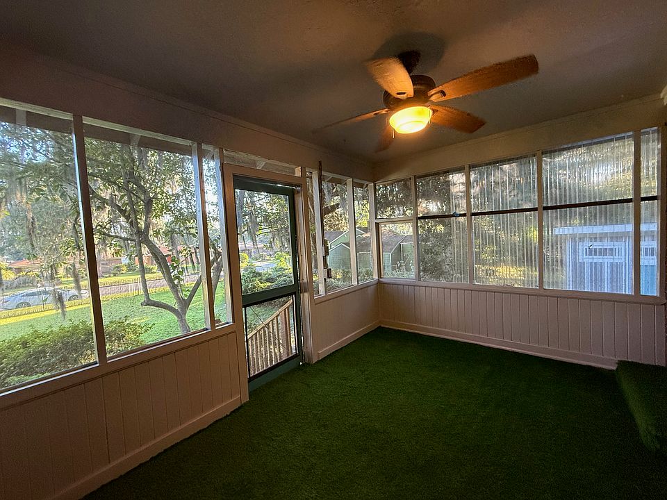 COVERED PORCH