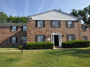 6 Regency Ct, Belleville, IL 62223