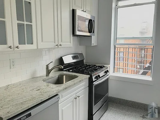 Rented by Skyline Group Real Estate | media 16